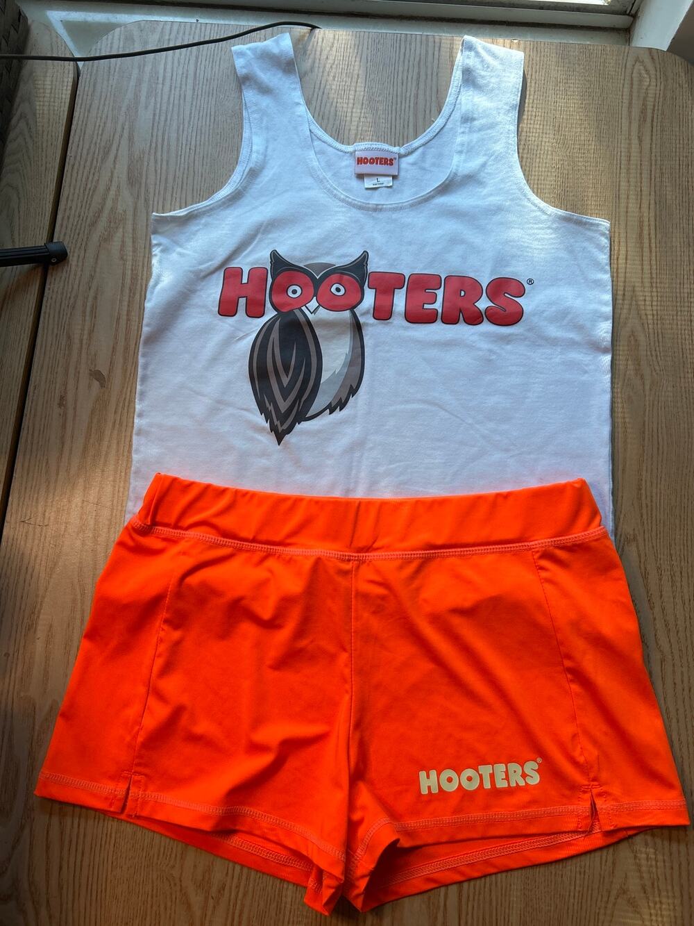 b1 Womens 2pc Hooters Girl Tank & Shorts size Large Waist 14.5-17.5”
